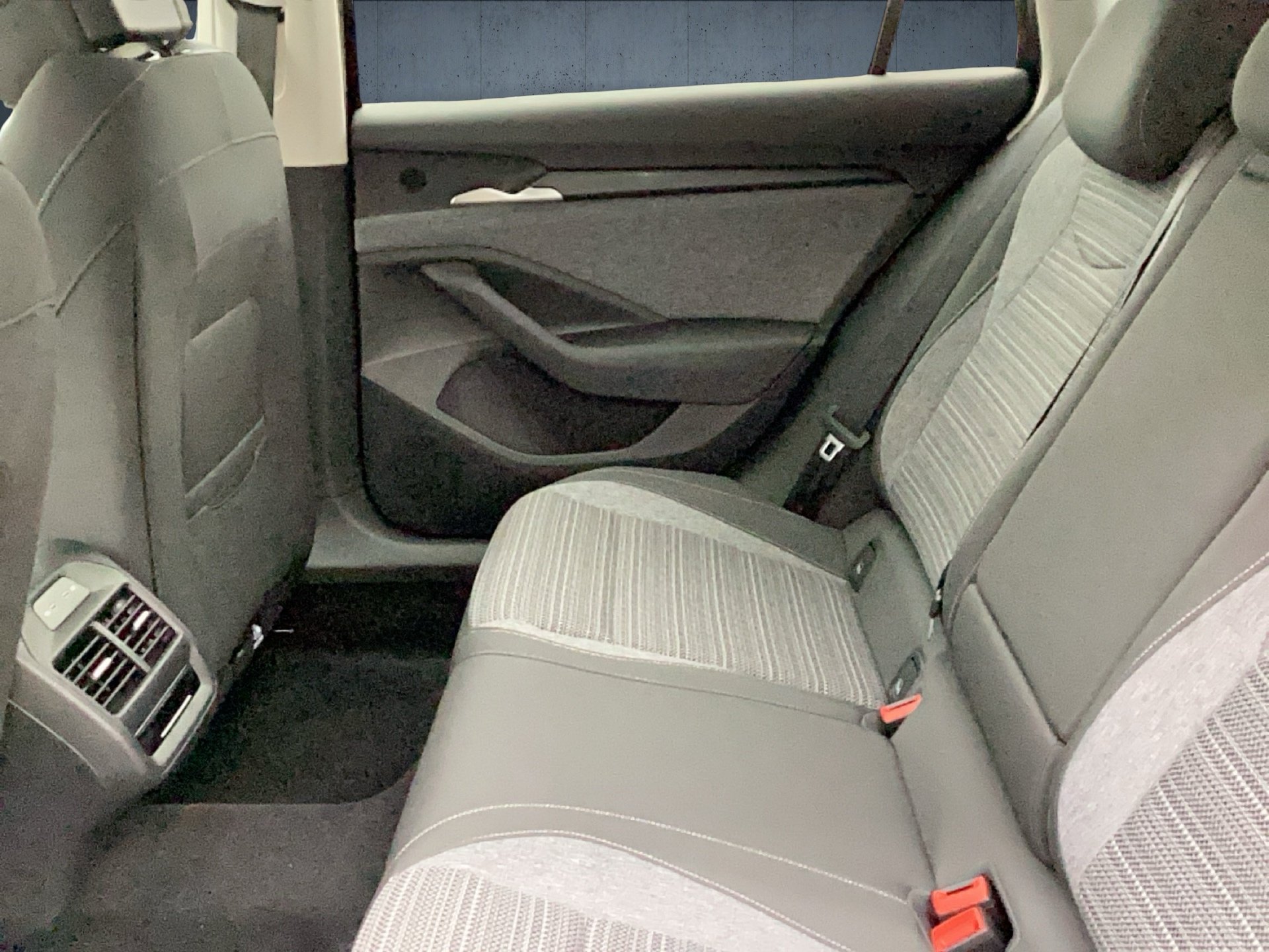 Superb Combi Selection 1.5l TSI DSG NAVI/AHK/ACC-11