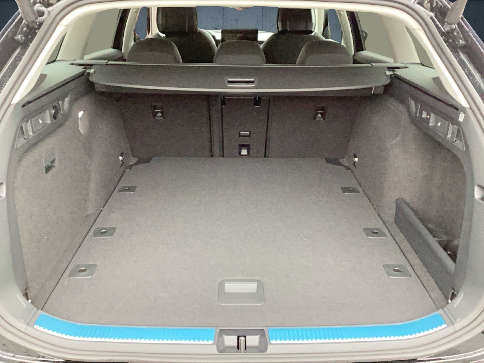 Superb Combi Selection 1.5l TSI DSG NAVI/AHK/ACC-12