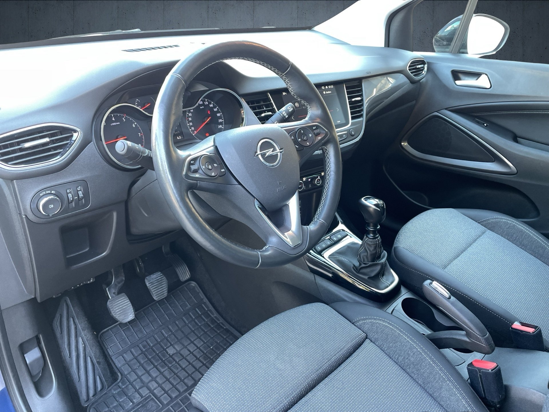 Crossland Business Elegance 1.2 Turbo-15