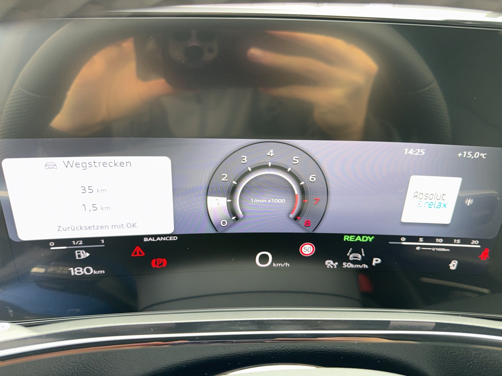 Q3 SUV TFSI S tron-9