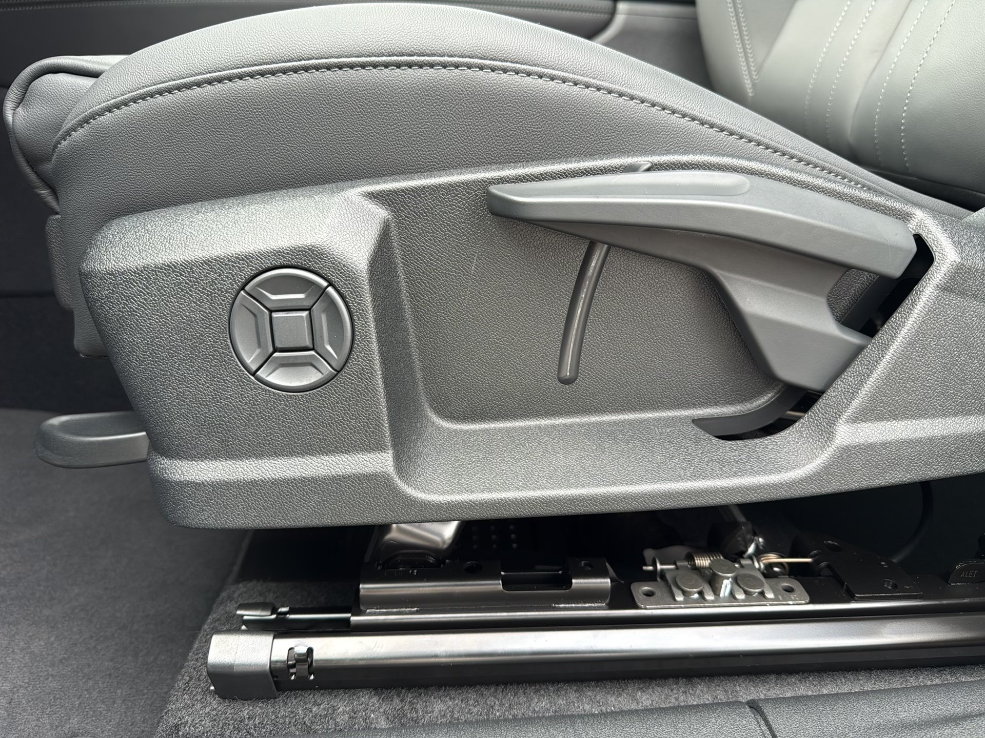 Q3 SUV TFSI S tron-16