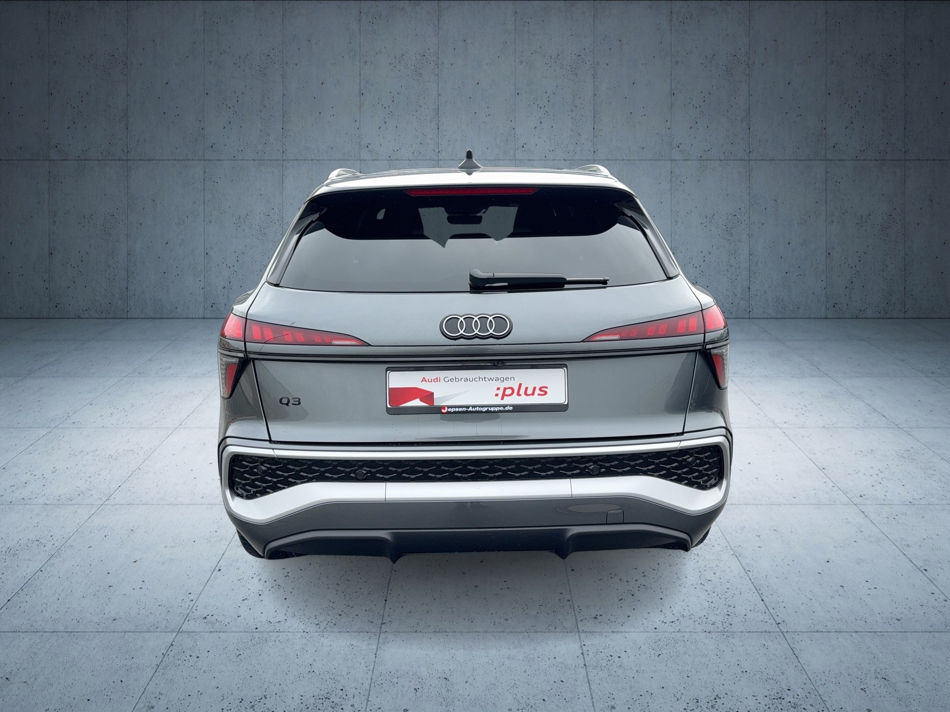 Q3 SUV TFSI S tron-3
