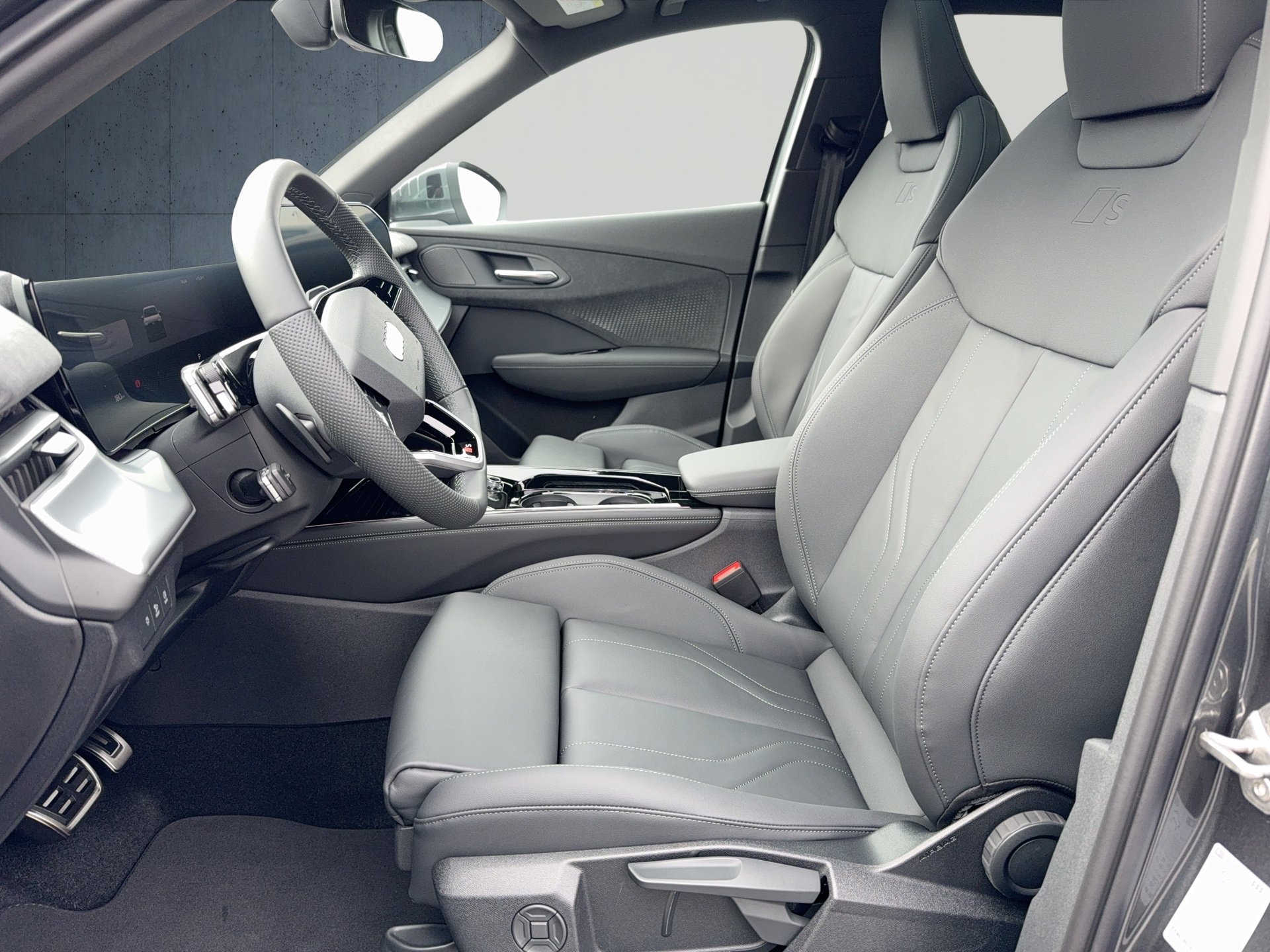 Q3 SUV TFSI S tron-8