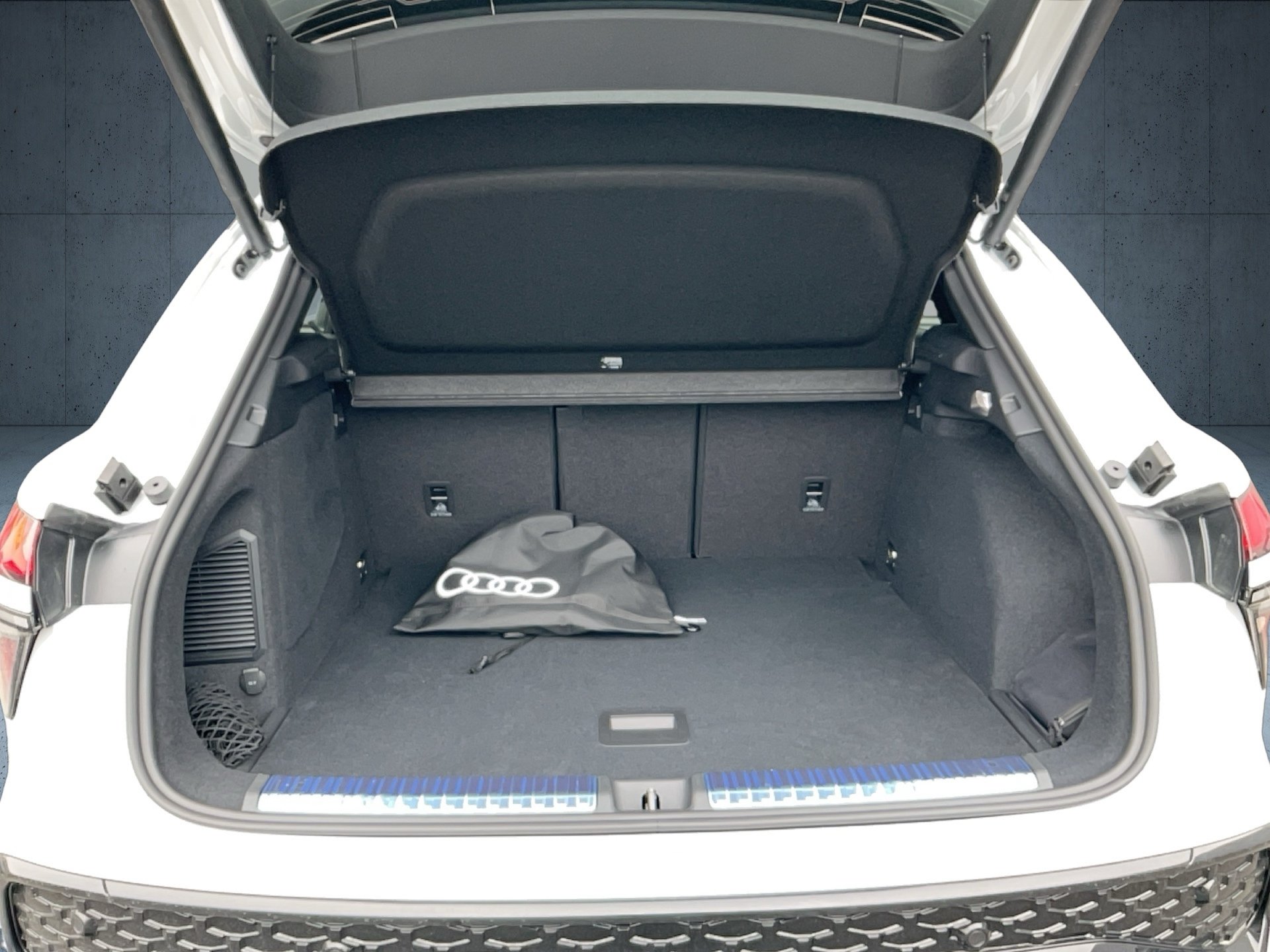 Q3 SUV e-hybrid S tr.-12