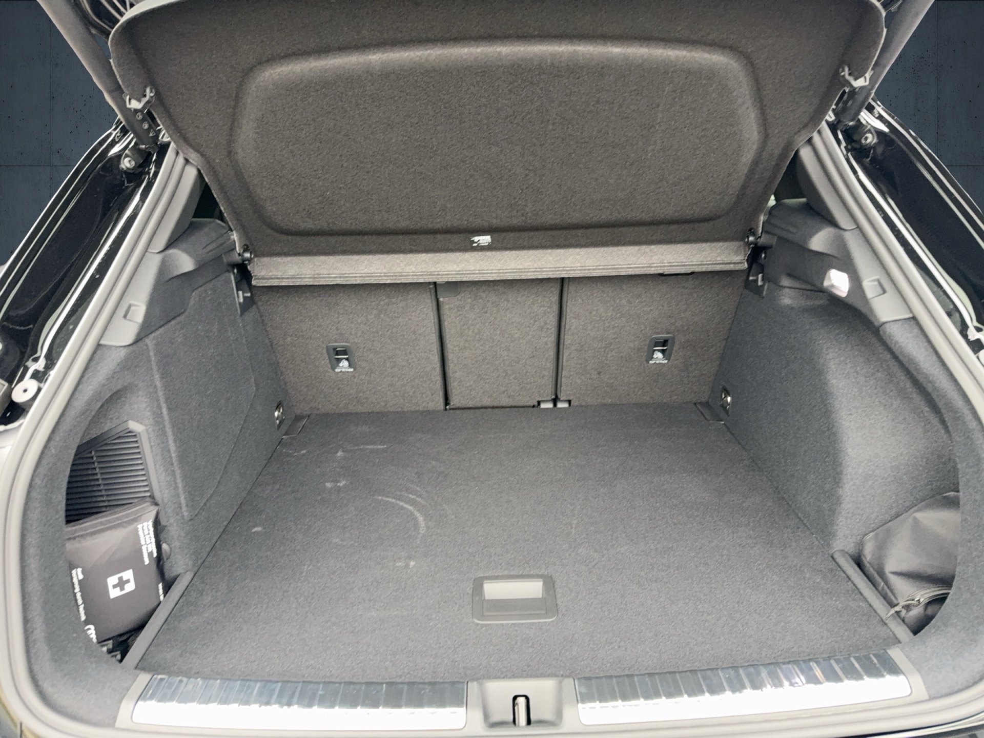 Q3 SUV e-hybrid S tr.-12