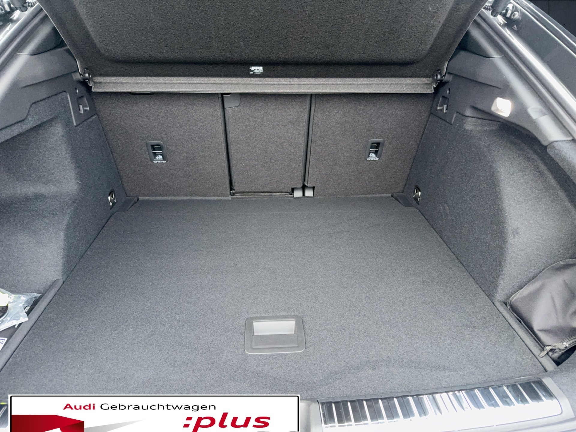 Q3 Sportback TFSI S tr.-12