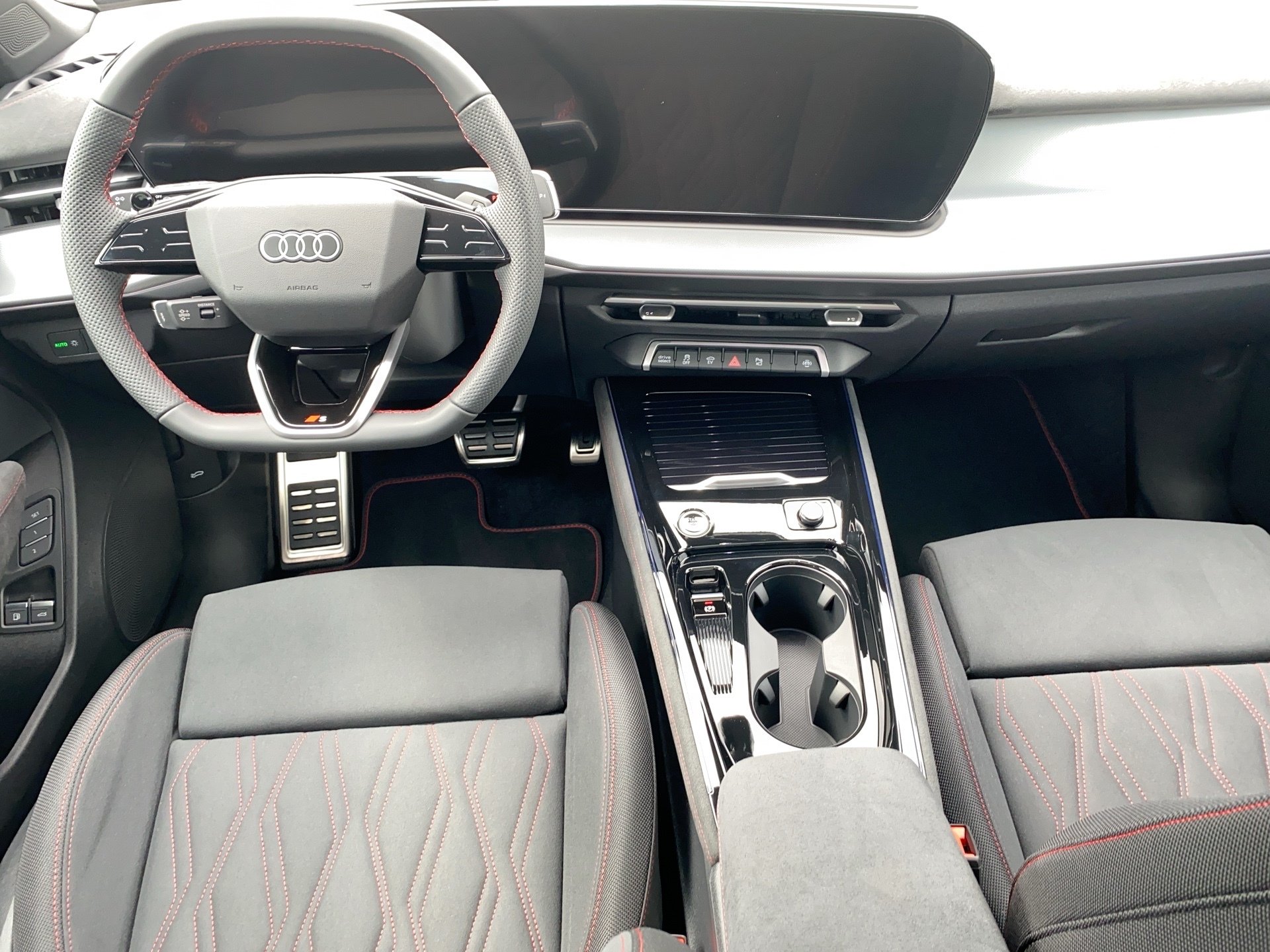 Q3 Sportback e-hybrid S tr-9