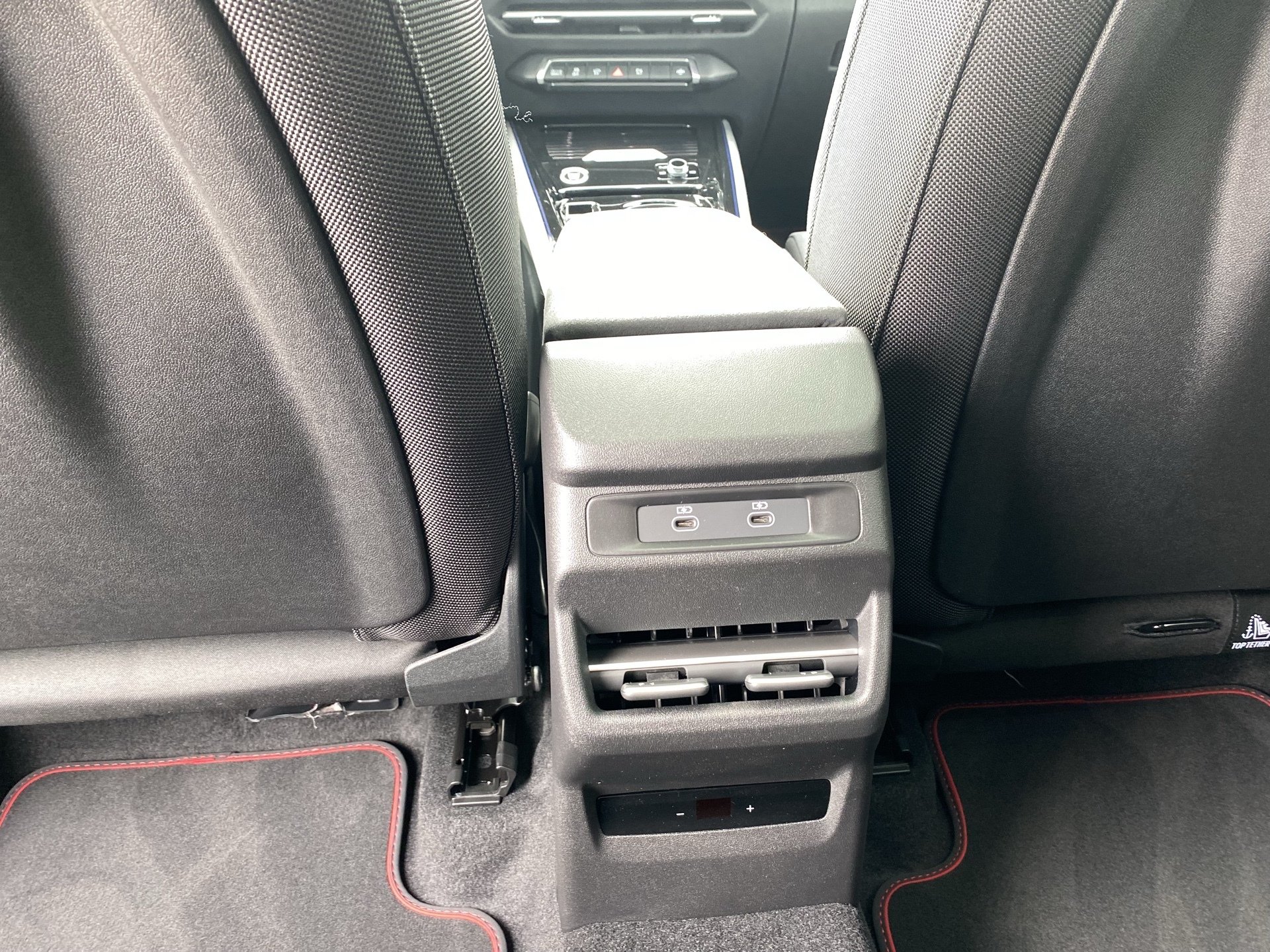 Q3 Sportback e-hybrid S tr-13