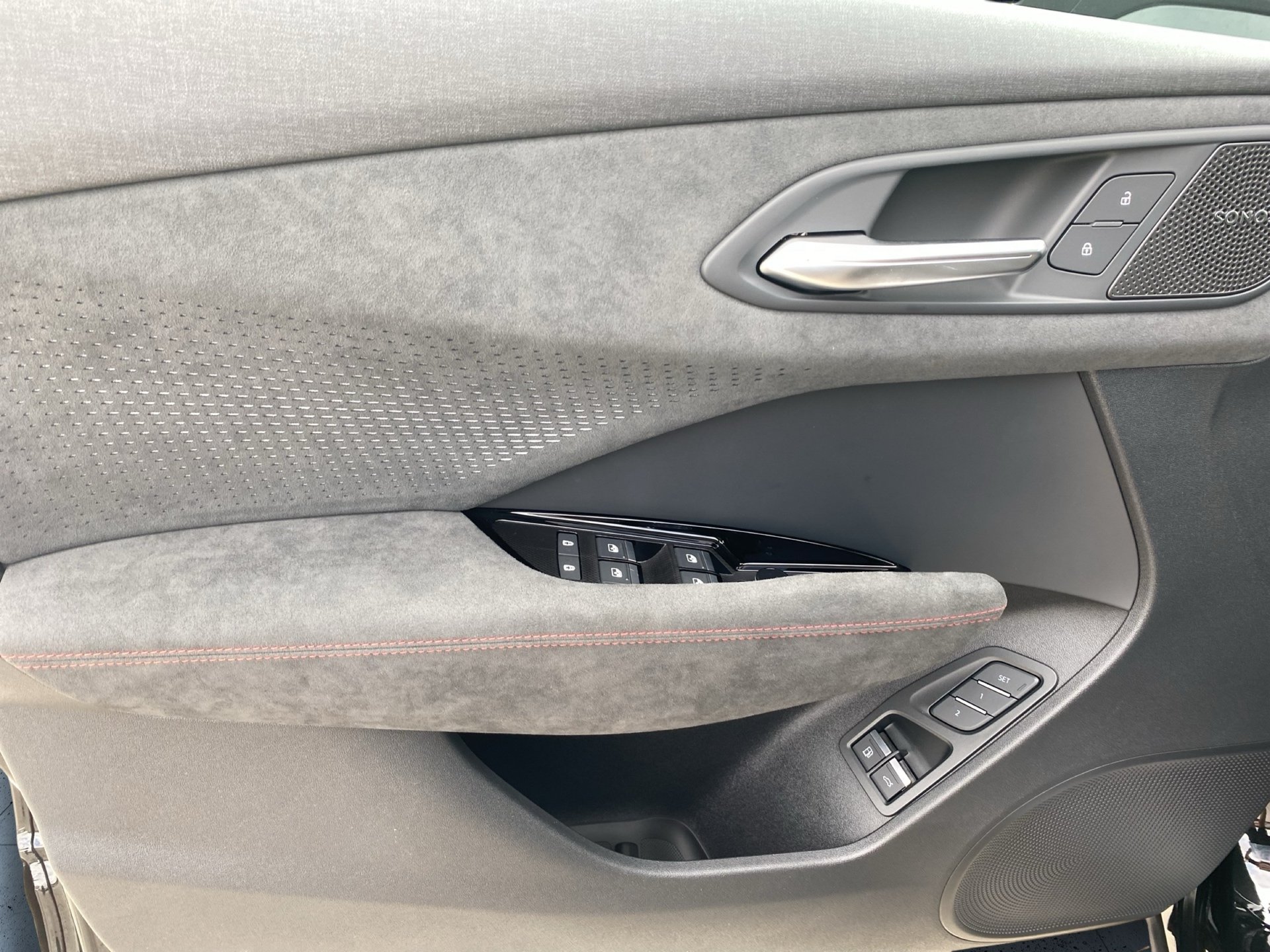 Q3 Sportback e-hybrid S tr-15