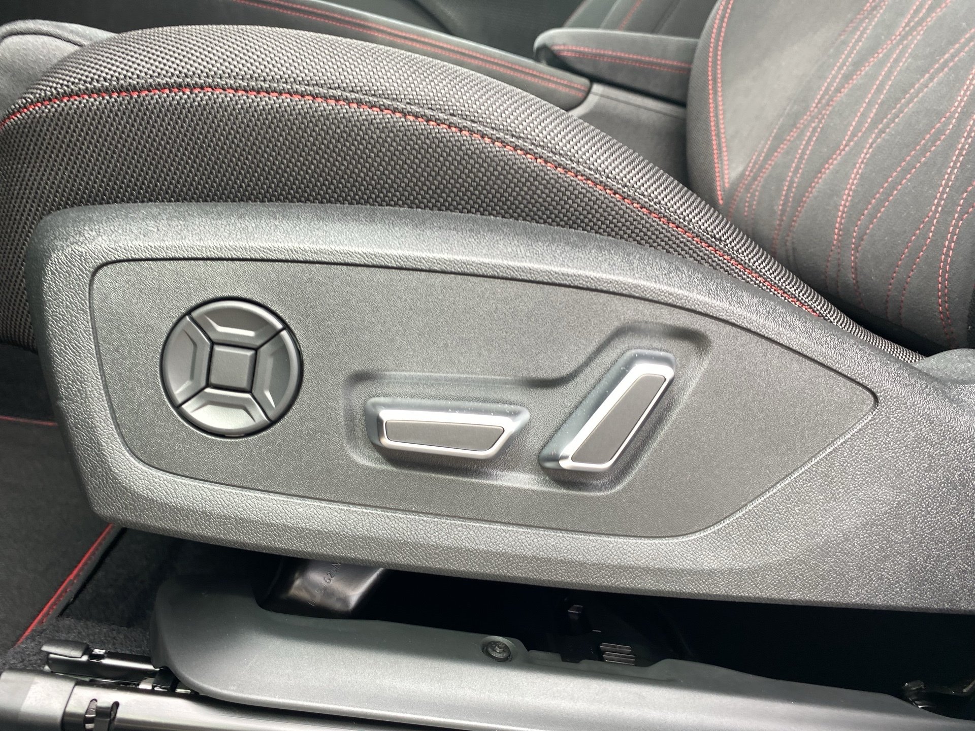 Q3 Sportback e-hybrid S tr-16