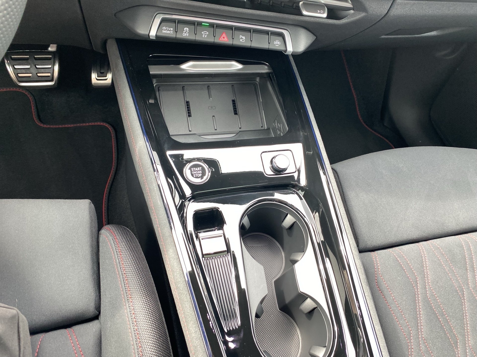 Q3 Sportback e-hybrid S tr-17
