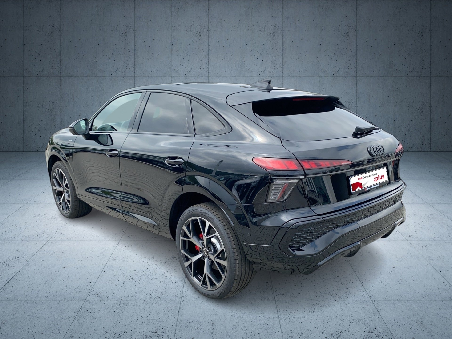 Q3 Sportback e-hybrid S tr-2