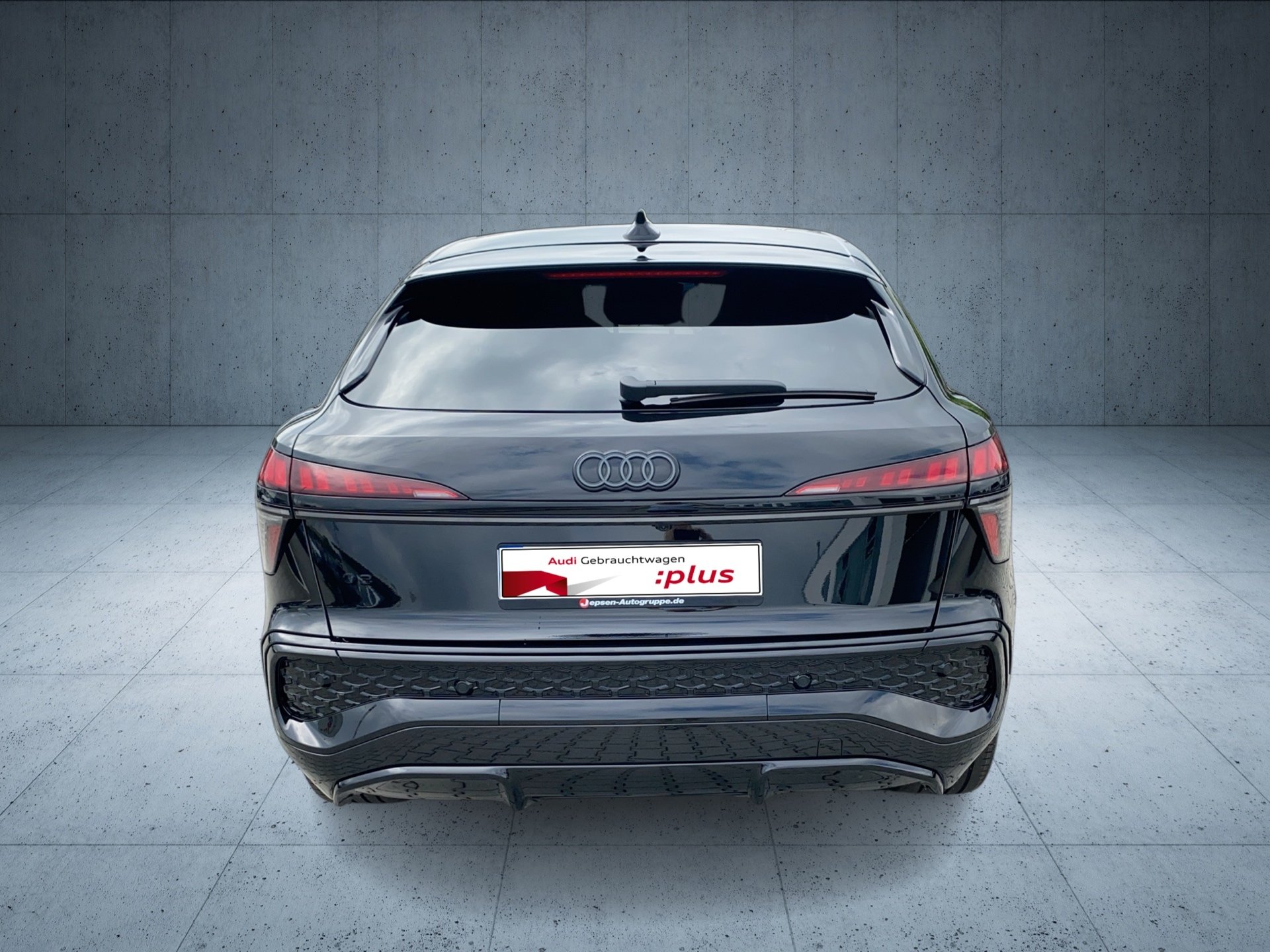 Q3 Sportback e-hybrid S tr-3