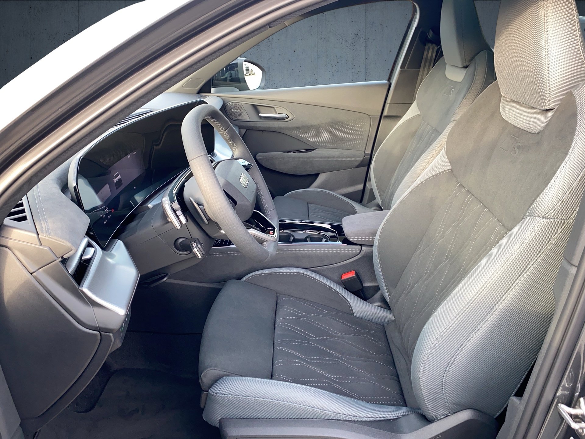 Q3 SUV e-hybrid S tr.-8