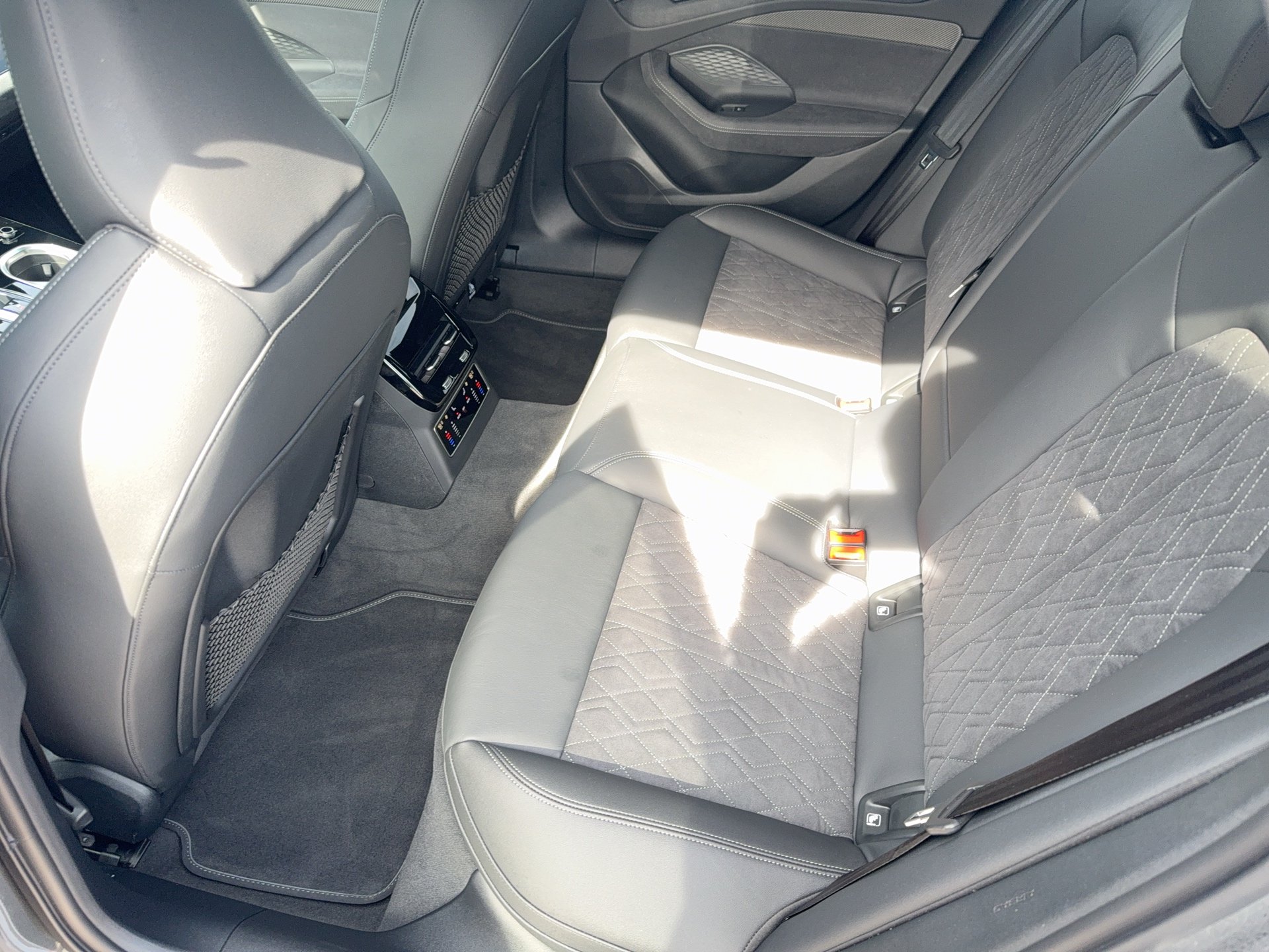 A6 Avant edition one TDI qu. S tr.-11