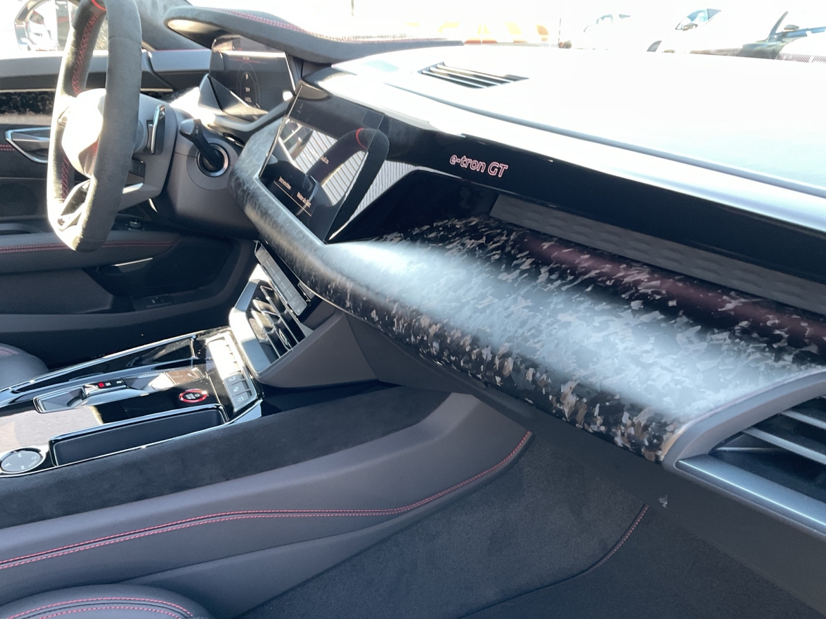 RS e-tron GT performance quattro 550 kW-17
