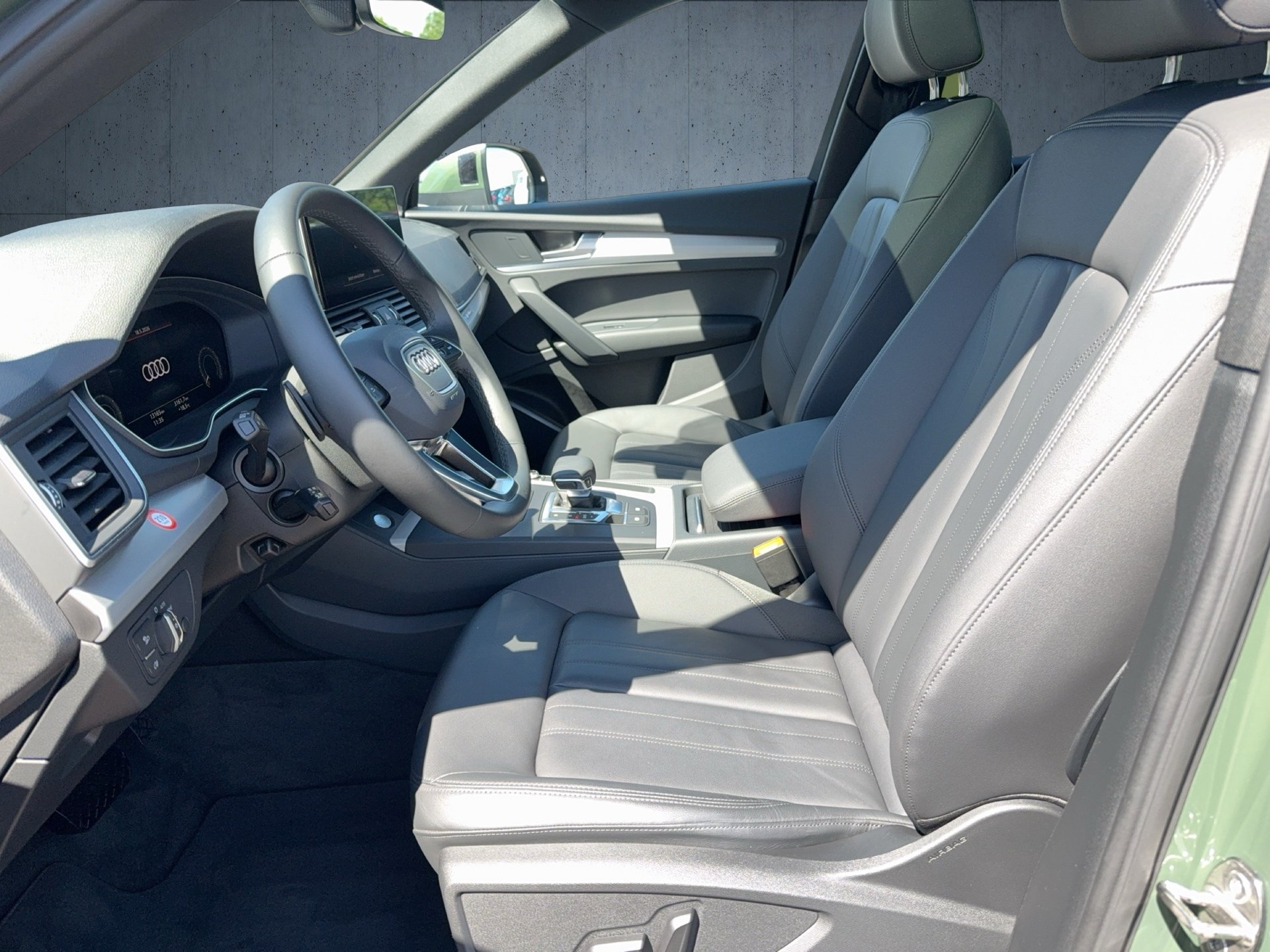 Q5 TFSI e S line business quattro S tr-8