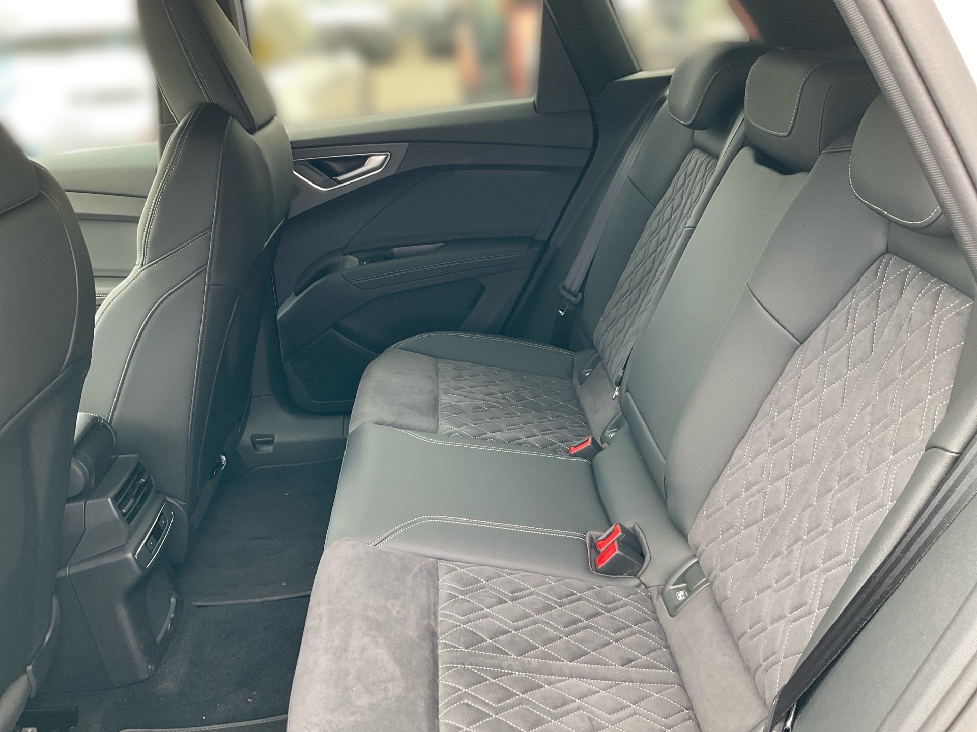 Q4 50 e-tron qu.-6