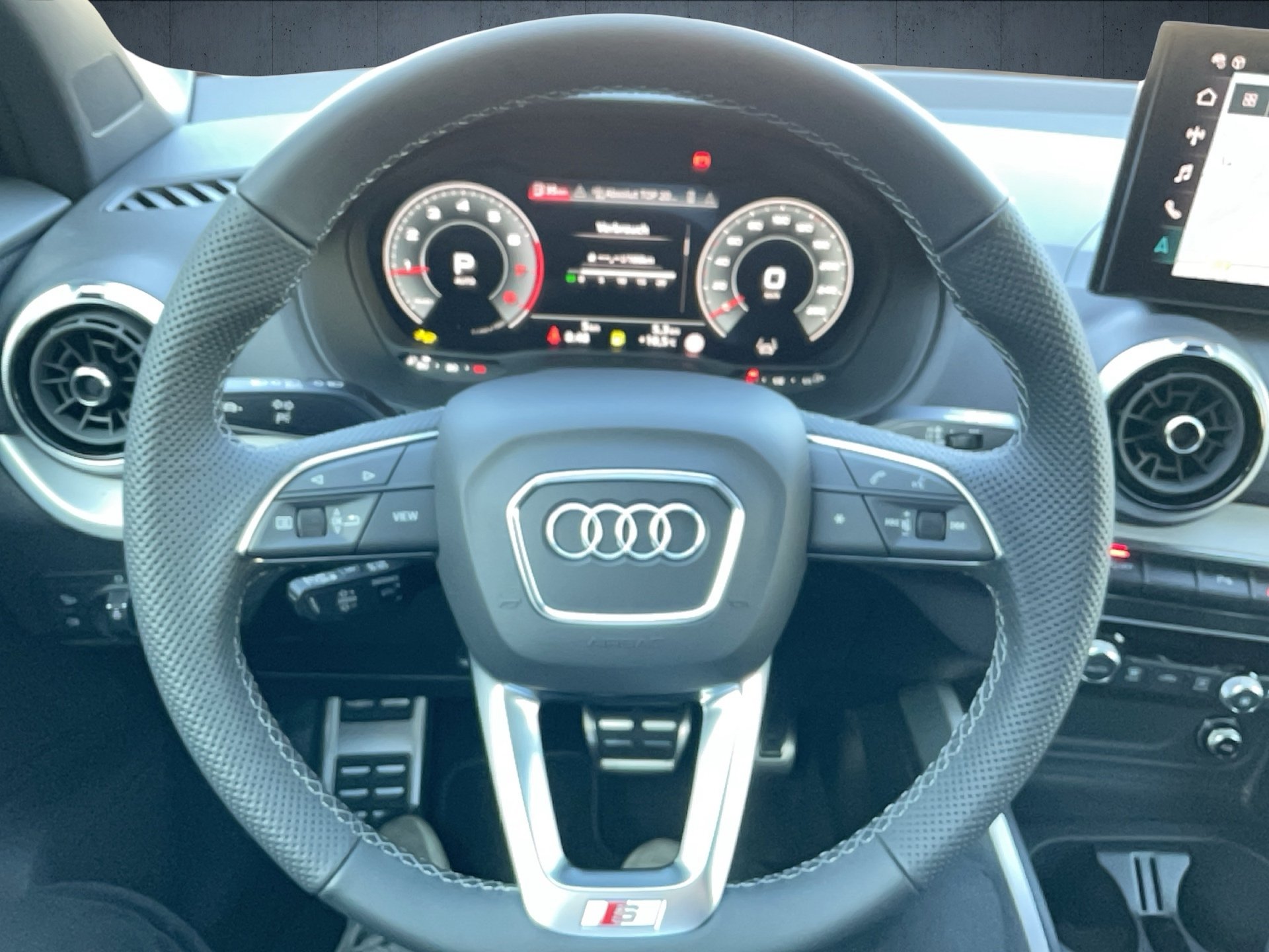 Q2 S line 40 TFSI qu. S tr-9
