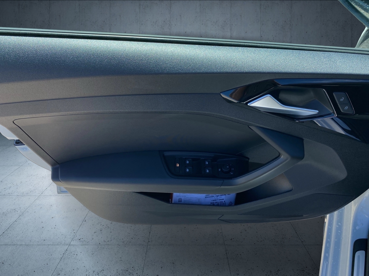 A1 Sportback Advanced 30 TFSI S tr.-12