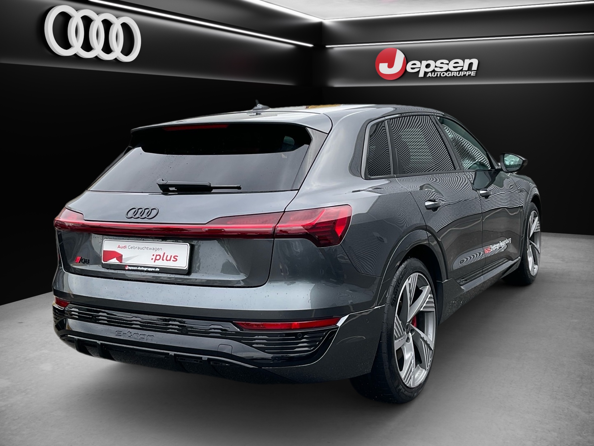 Q8 S line 55 e-tron quattro-13