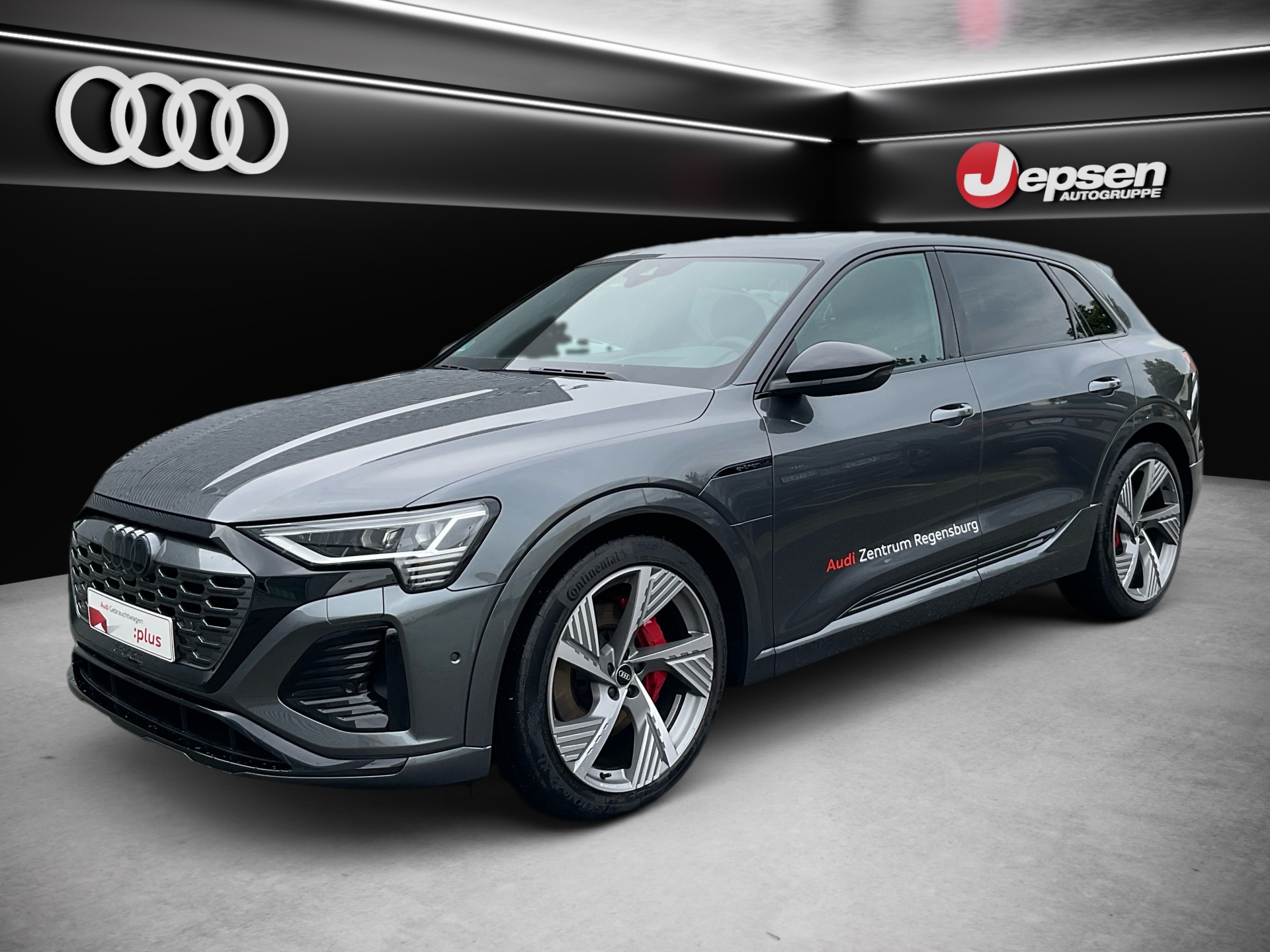 Q8 S line 55 e-tron quattro-1
