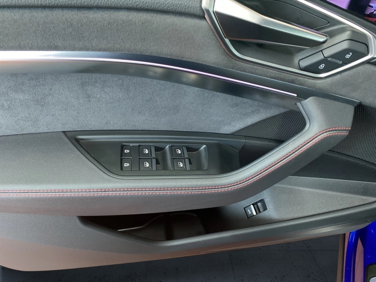 Q8 e-tron Sportback S line 50 qu.-14