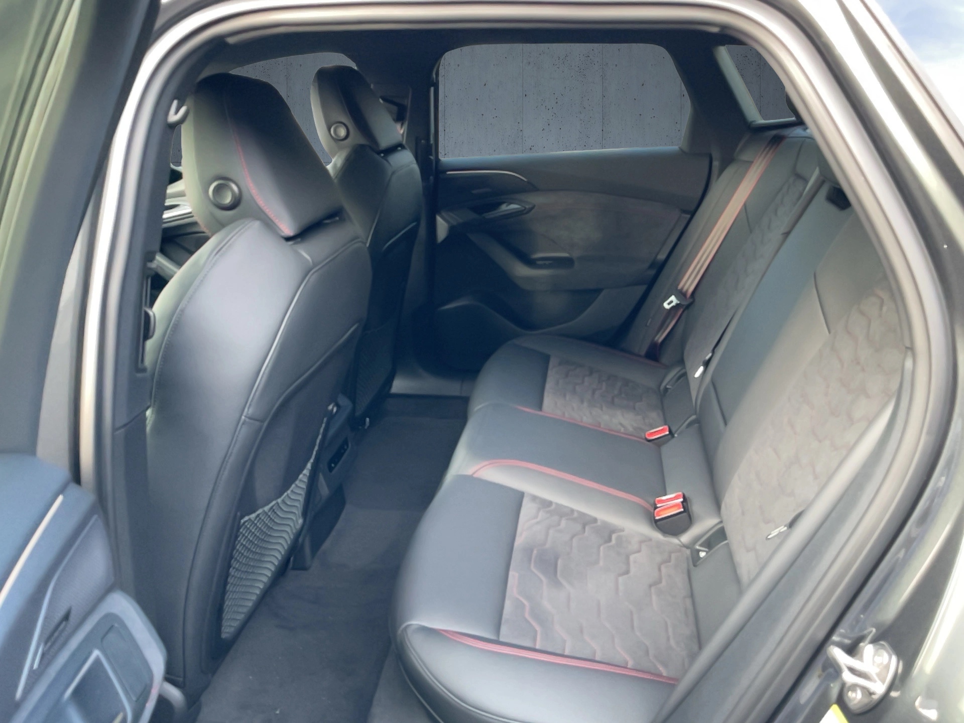 S6 Avant e-tron-10