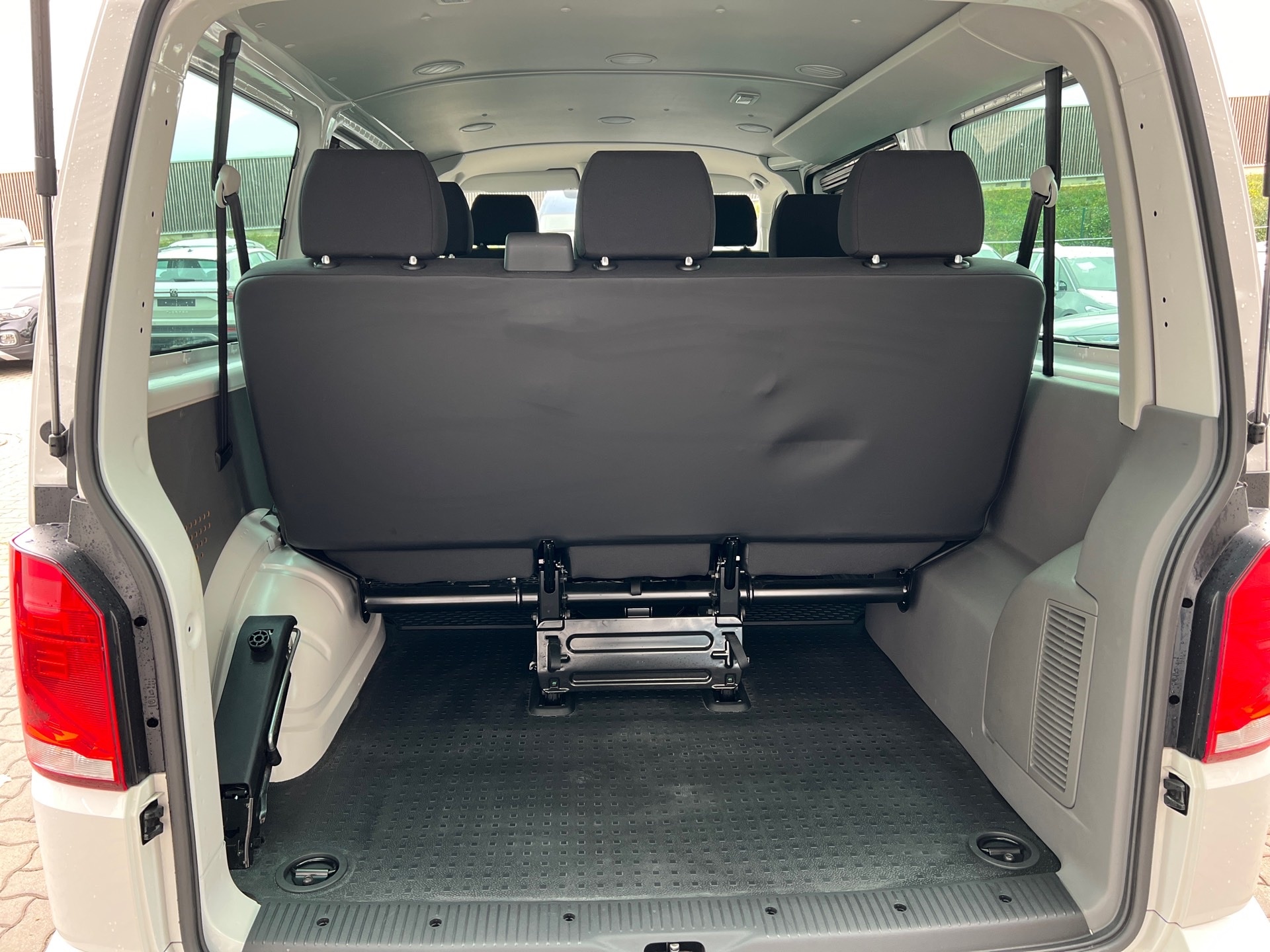 T6.1 Transporter Kombi  KR-12